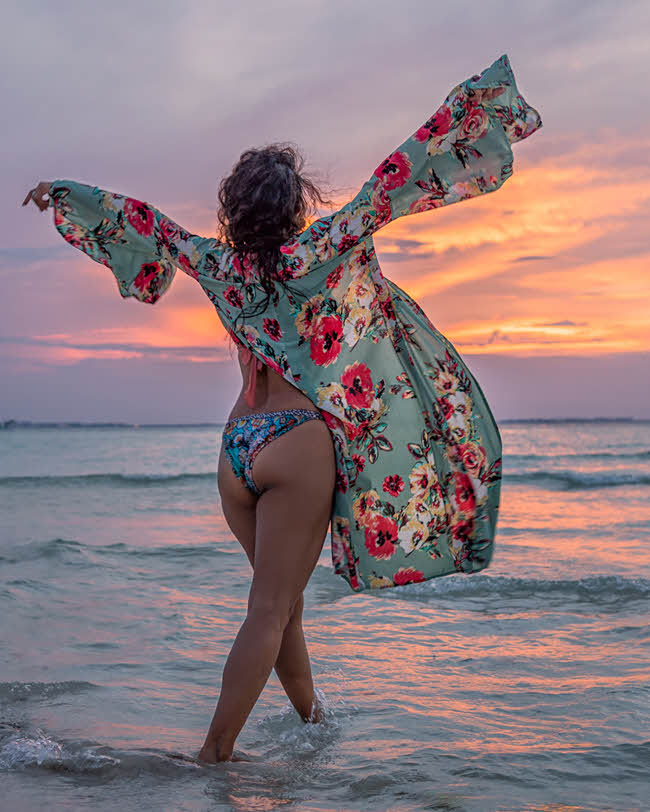 isla mujeres playa norte beautiful sunset with girl